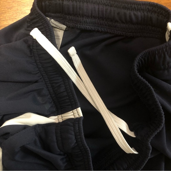 men’s navy athletic shorts with pockets - Picture 8 of 10